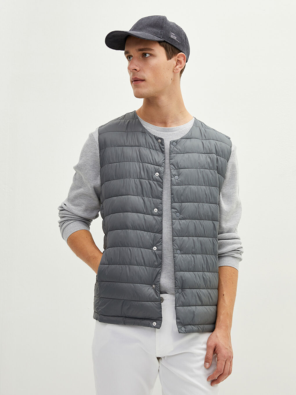 Standard Pattern V-Neck Men's Vest-4