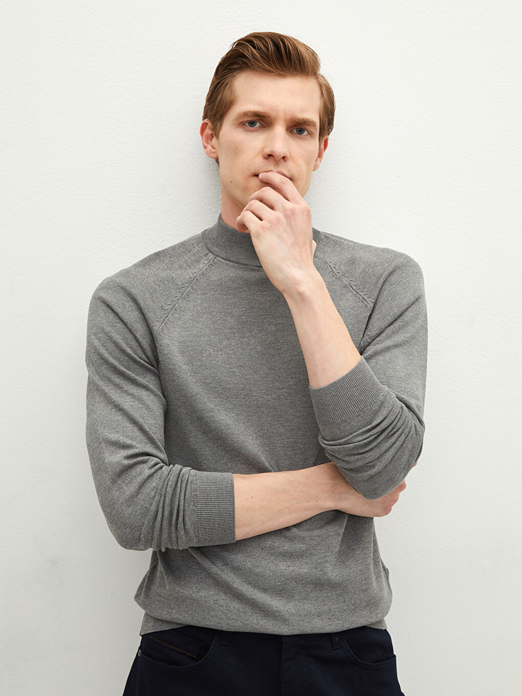 سترة تريكو كم طويل بياقة هاي نيك للرجال