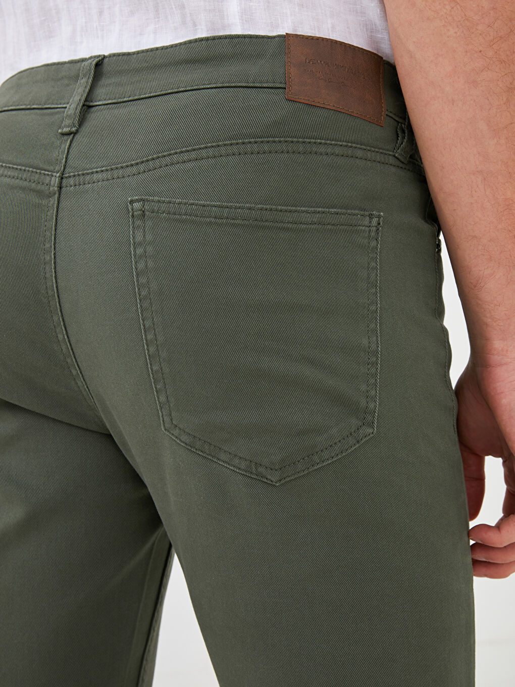 LCWAIKIKI Classic Haki Dar Kalıp Gabardin Erkek Chino Pantolon - 3