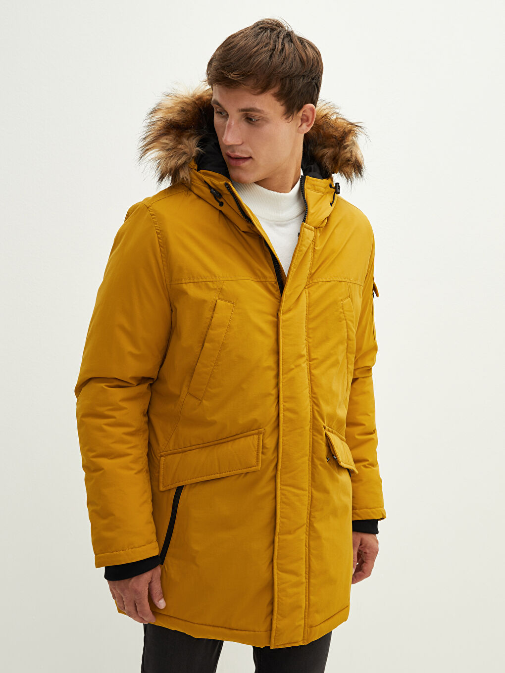 Parka Épais pour Hommes avec Capuche Motif Standard en Fourrure