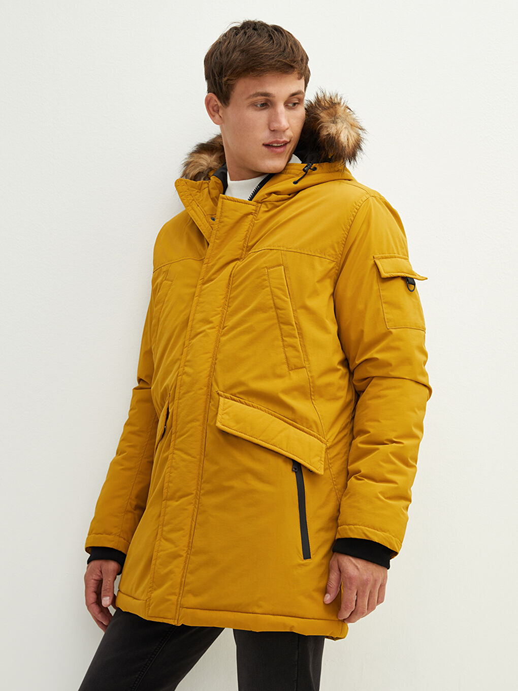 Parka Épais pour Hommes avec Capuche Motif Standard en Fourrure-1