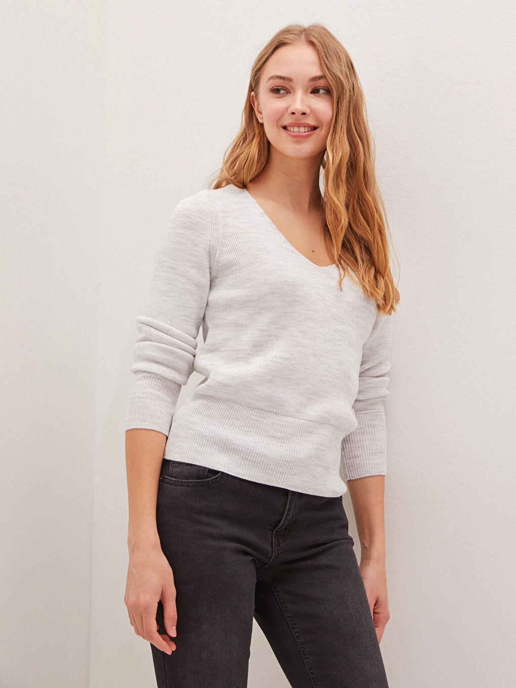 Gri V Yaka Düz Uzun Kollu Kadın Triko Kazak-1