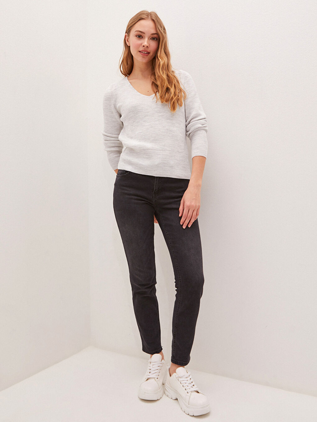 Gri V Yaka Düz Uzun Kollu Kadın Triko Kazak-3