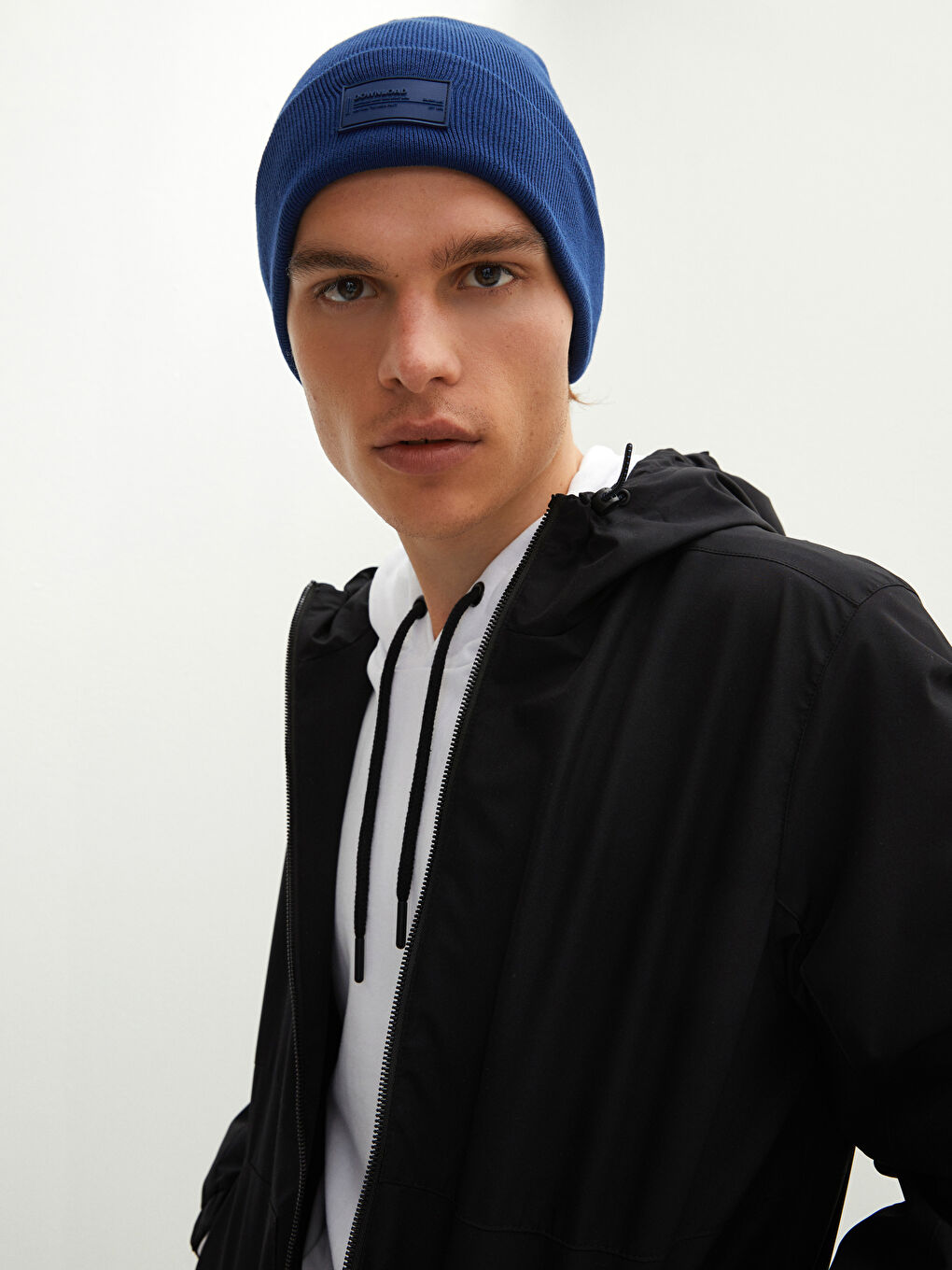 Siyah Standart Kalıp Kapüşonlu İnce Erkek Yağmurluk-3