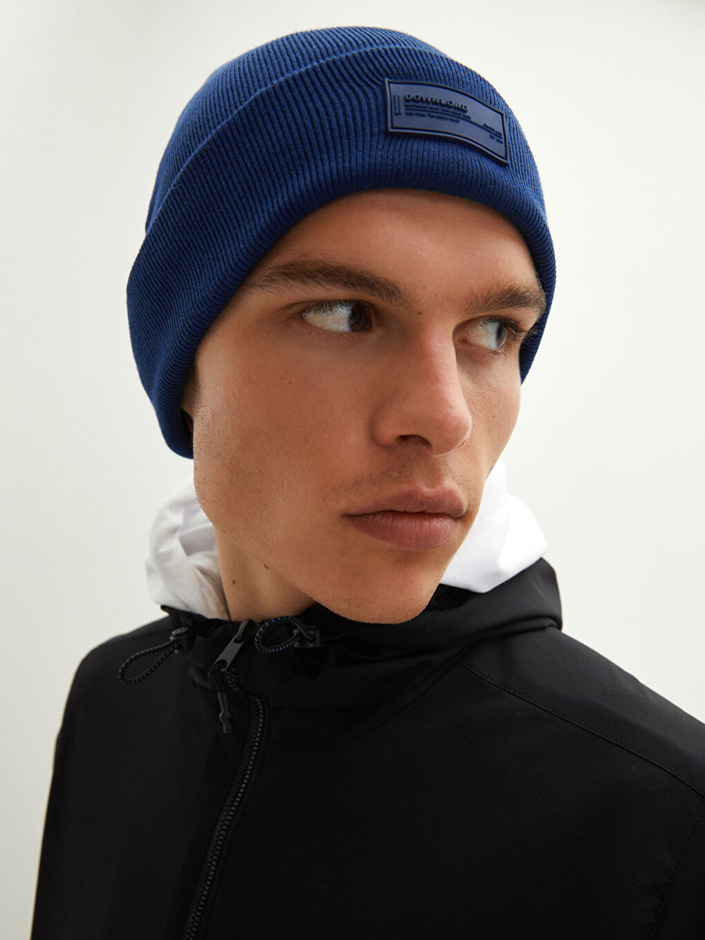 Siyah Standart Kalıp Kapüşonlu İnce Erkek Yağmurluk-4