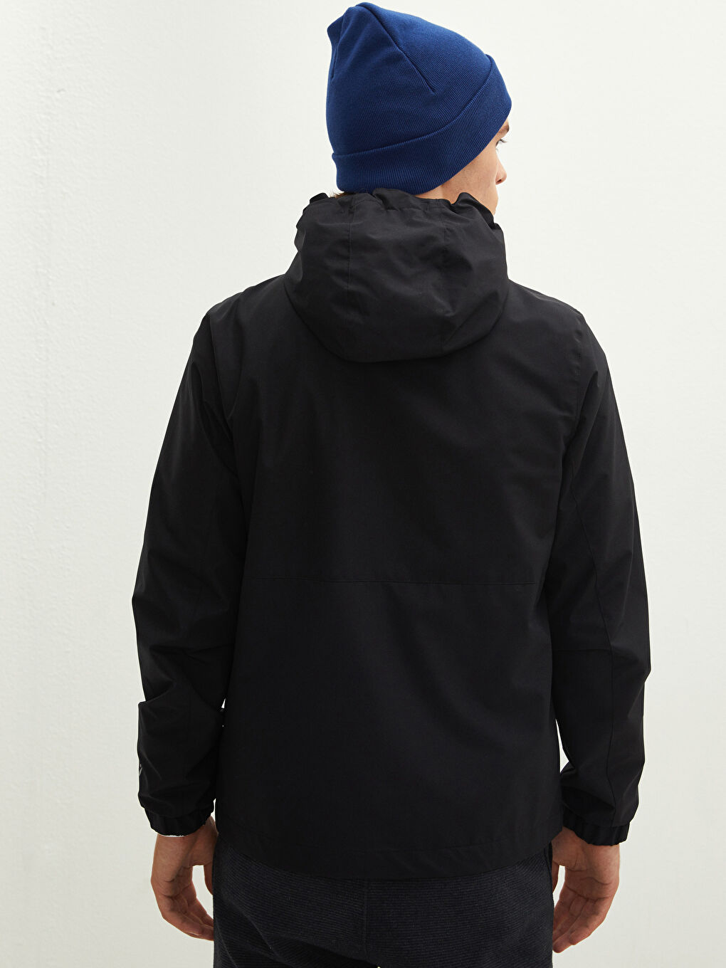 Siyah Standart Kalıp Kapüşonlu İnce Erkek Yağmurluk-5