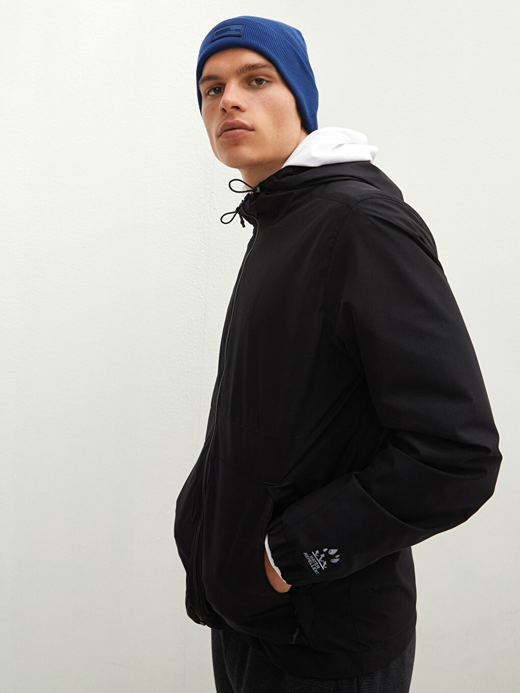 Siyah Standart Kalıp Kapüşonlu İnce Erkek Yağmurluk