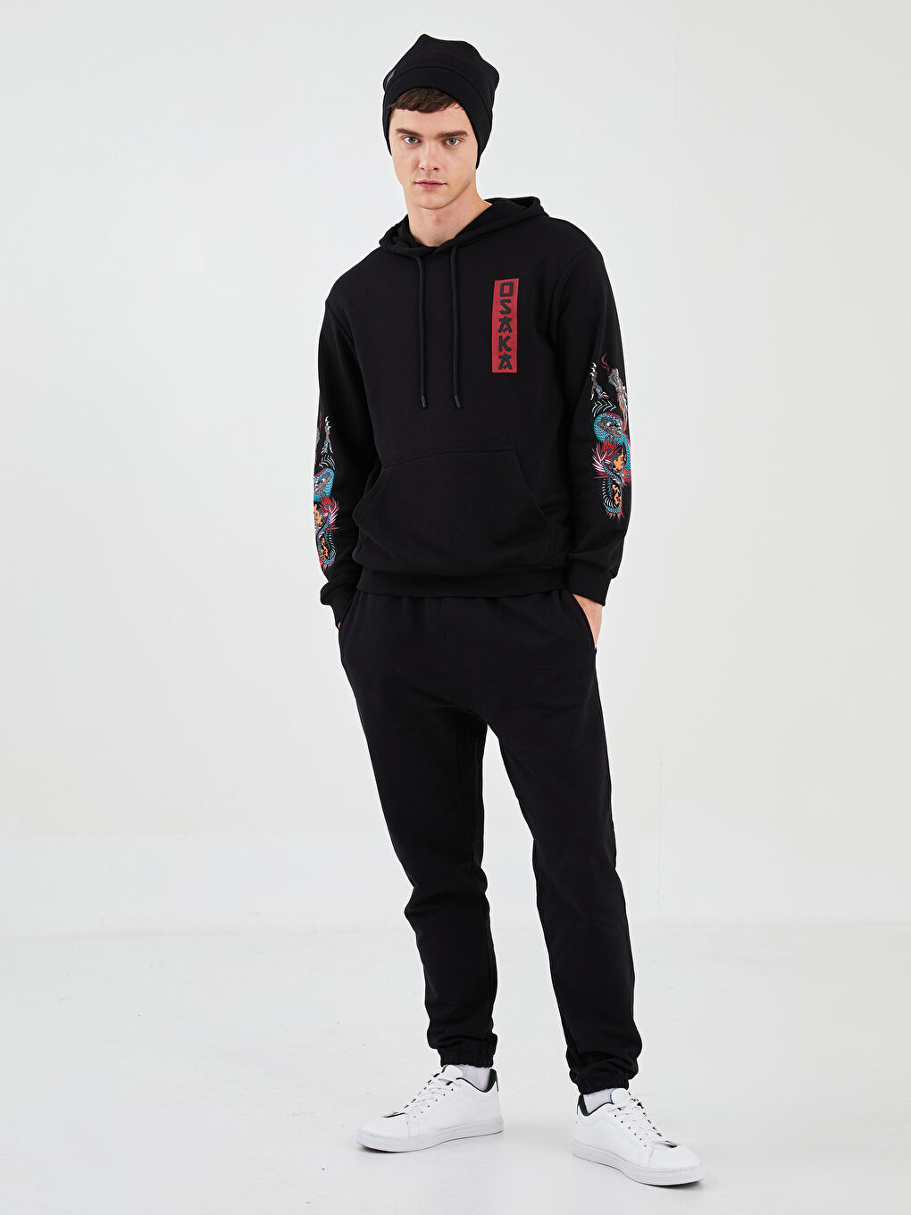 Siyah Etiket Baskılı Triko Erkek Bere-1