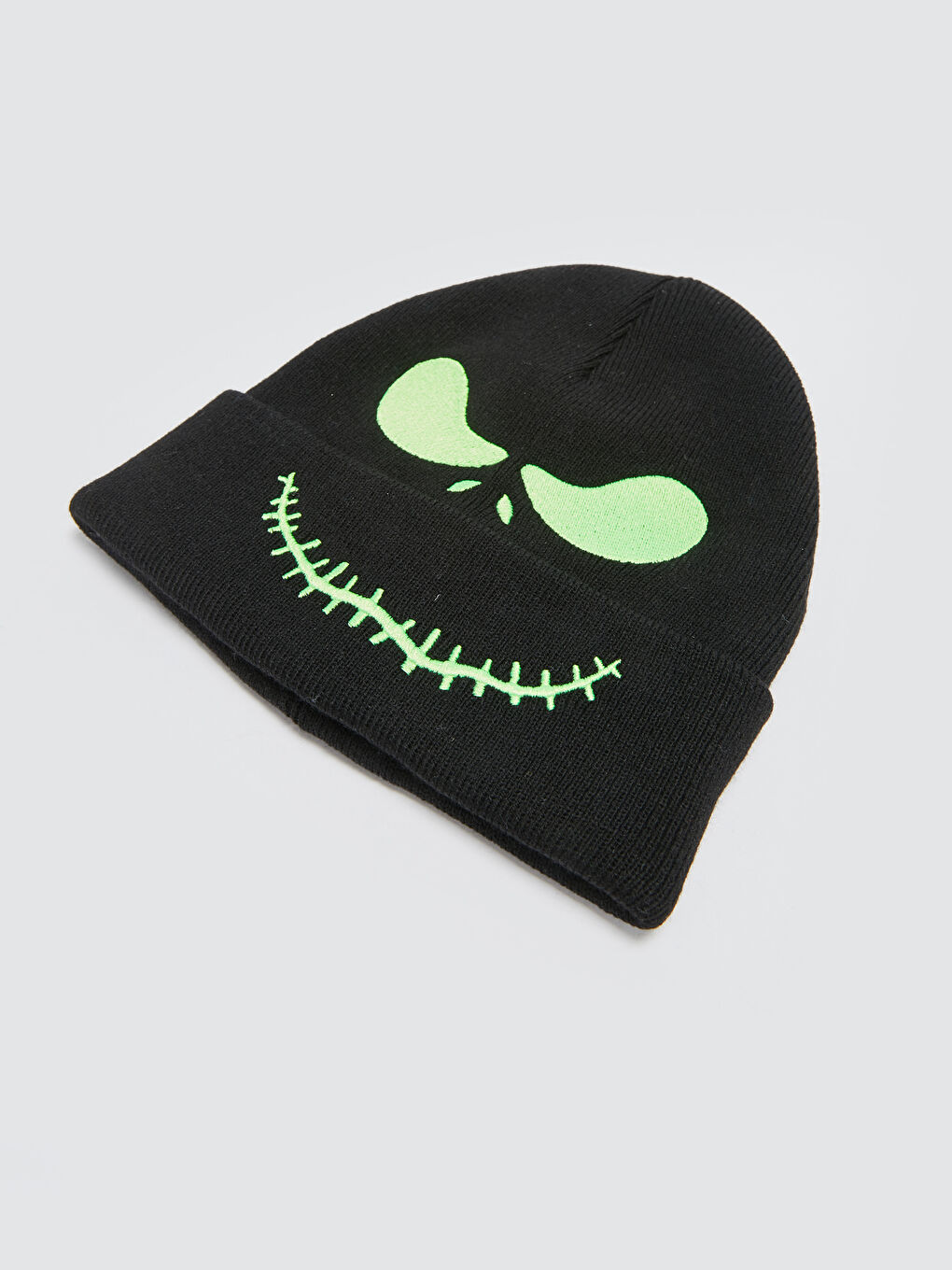 قبعة تريكو بتفاصيل تطريز نيون للرجال-3