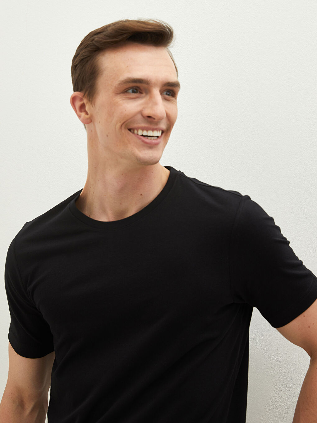 LCWAIKIKI Classic Crew Neck Short Sleeve Basic Men's T-shirt -W11397Z8-CVL