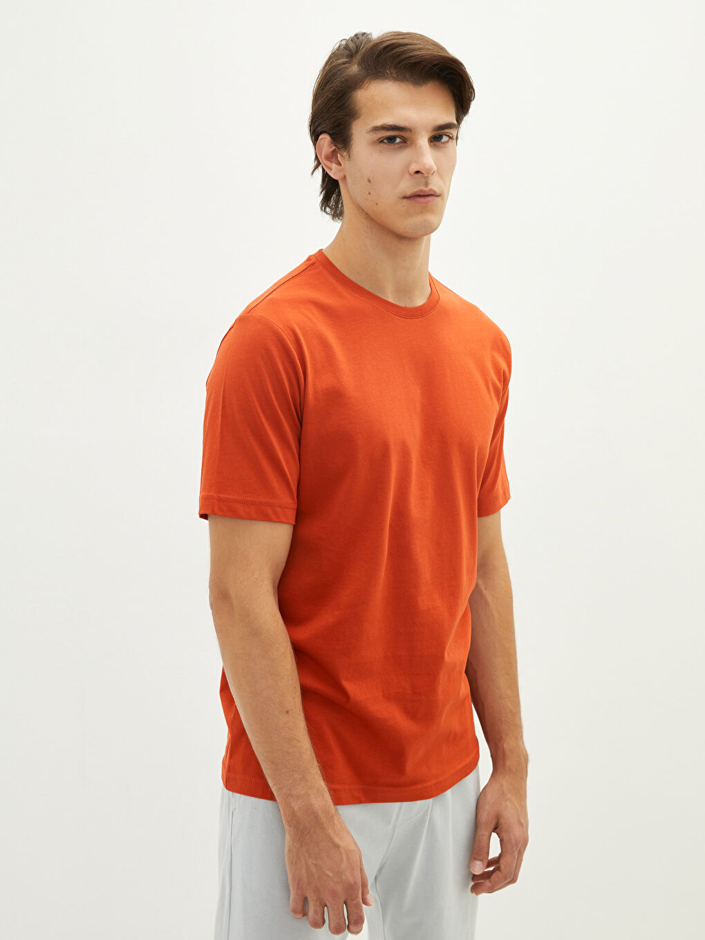 تيشيرت أساسي كم قصير بياقة دائرية للرجال-1