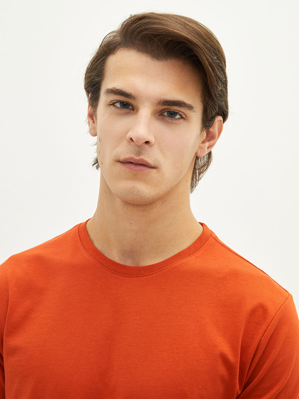 تيشيرت أساسي كم قصير بياقة دائرية للرجال-3