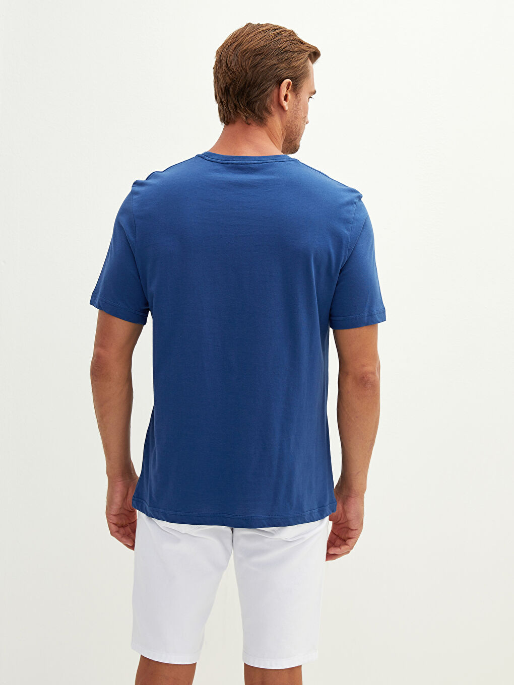 تيشيرت أساسي كم قصير بياقة دائرية للرجال-4