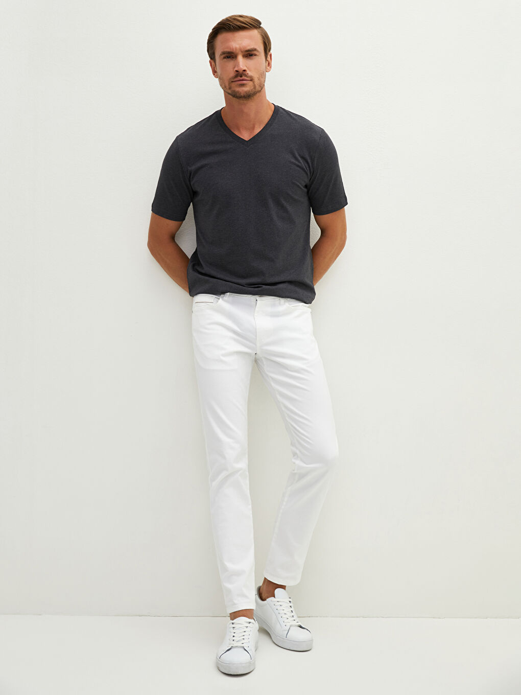 Antrasit V Yaka Kısa Kollu Basic Penye Erkek Tişört-1