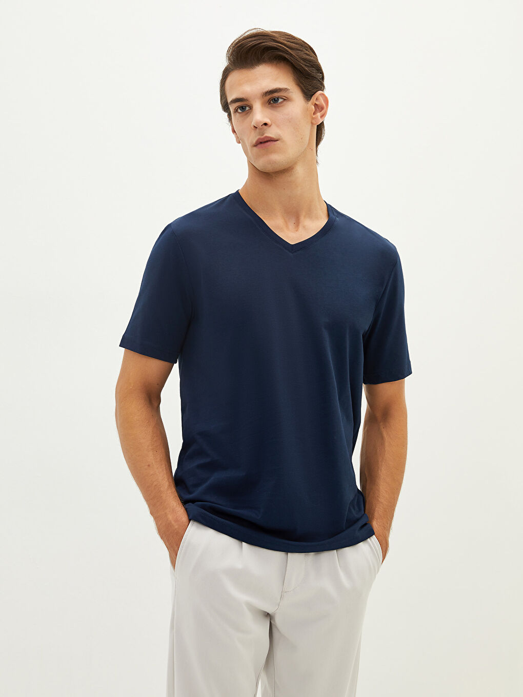 Lacivert V Yaka Kısa Kollu Basic Pamuklu Erkek Tişört-1