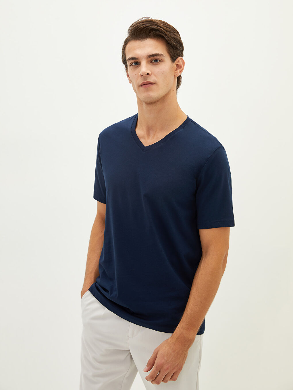 Lacivert V Yaka Kısa Kollu Basic Pamuklu Erkek Tişört-2