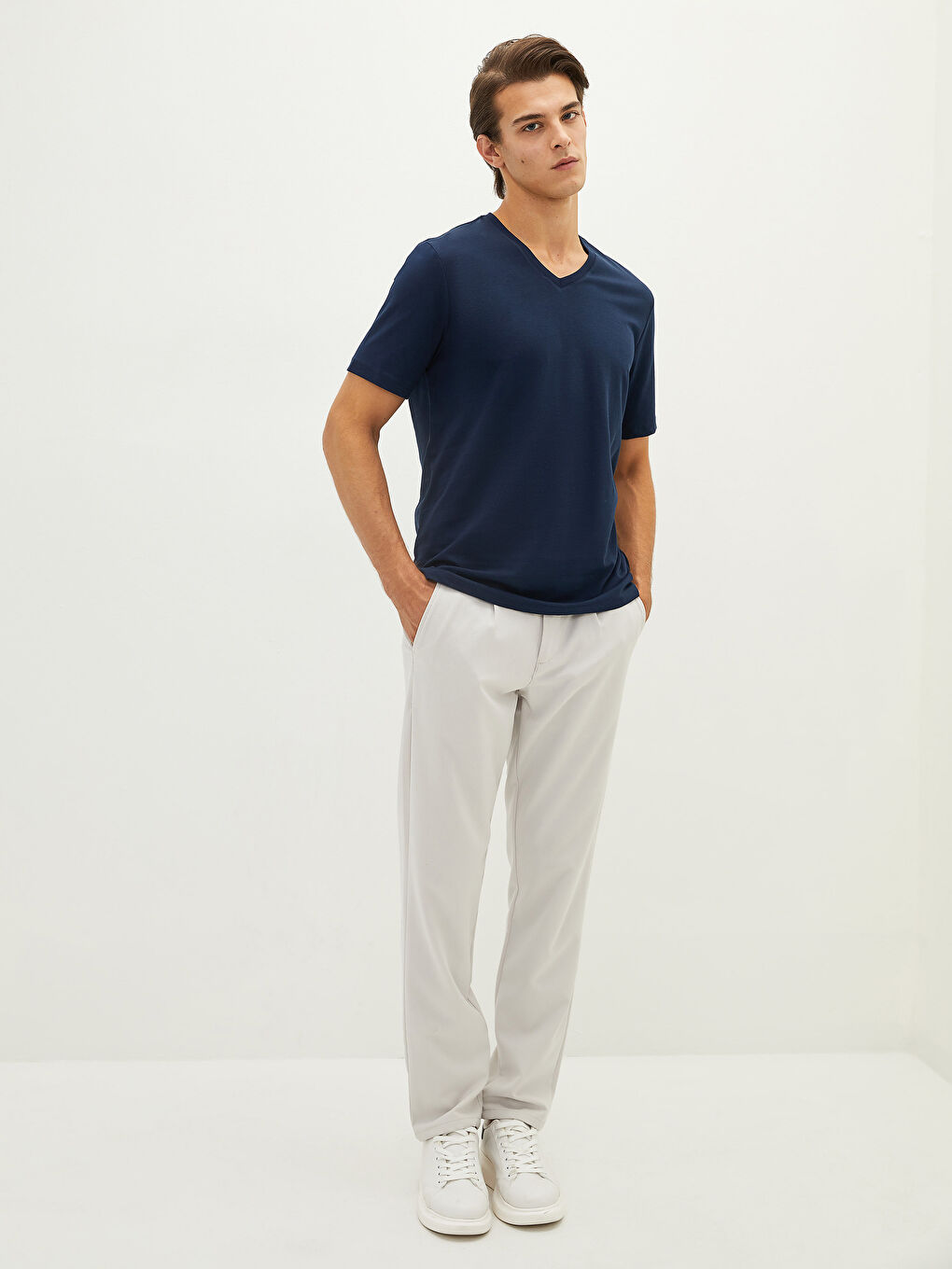 Lacivert V Yaka Kısa Kollu Basic Pamuklu Erkek Tişört-3