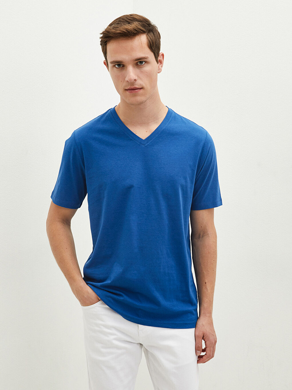 تي شيرت قطن أساسي كم قصير ياقة على شكل حرف V للرجال