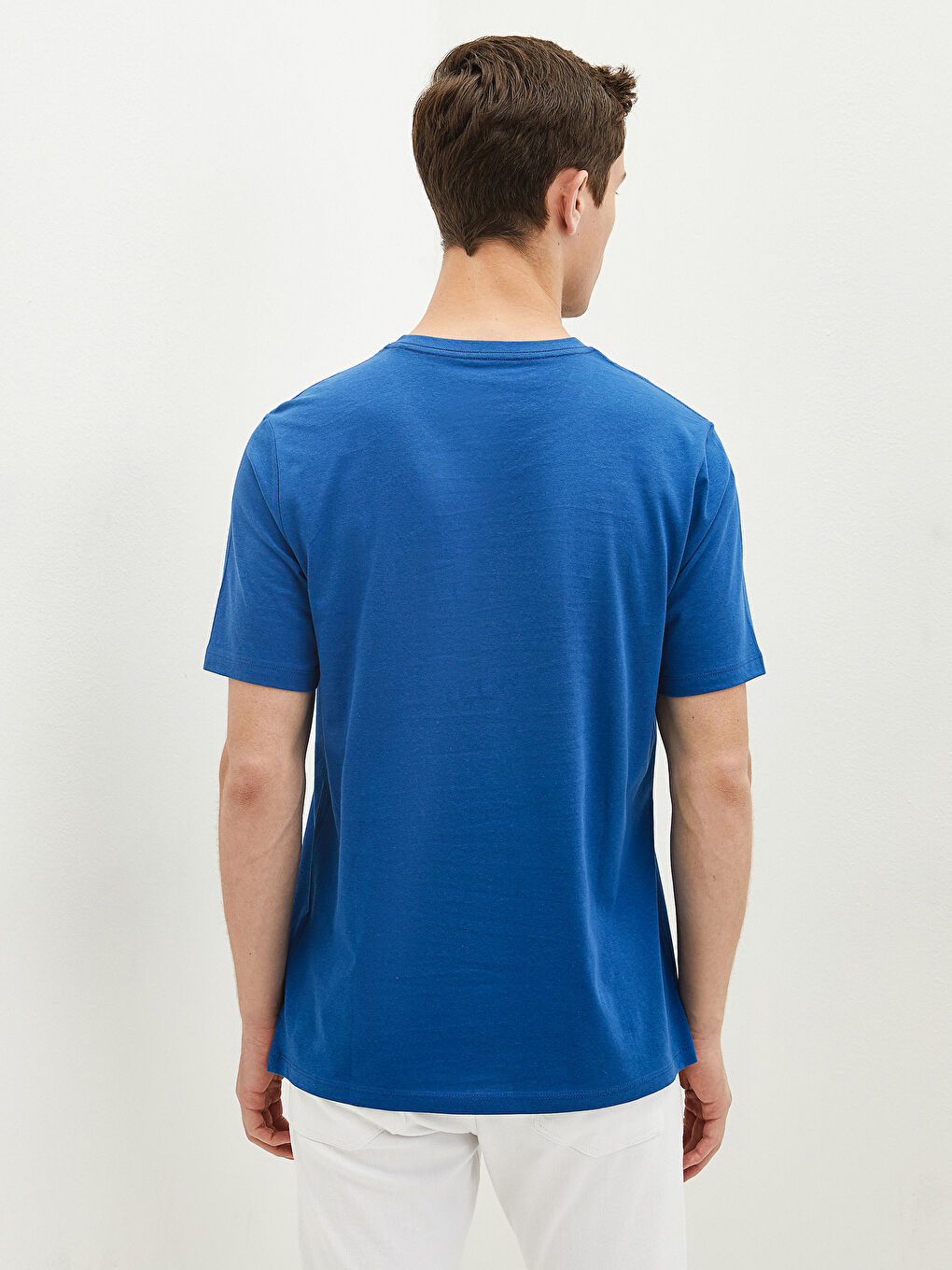 تي شيرت قطن أساسي كم قصير ياقة على شكل حرف V للرجال-3