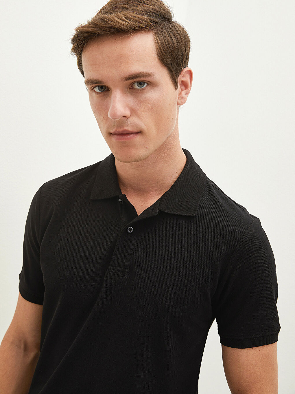 تي شورت بيكة برقبة بولو وكم قصير ديال الرجال-1