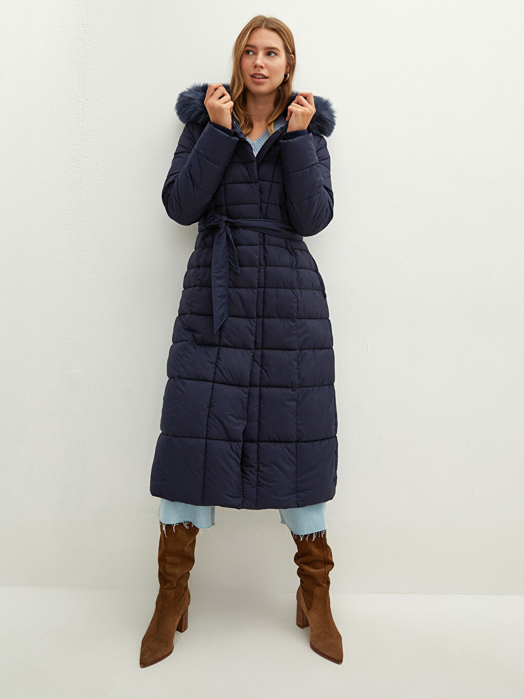 Әйелдерге арналған капюшонды жағалы ұзын жеңді пуховик пальто