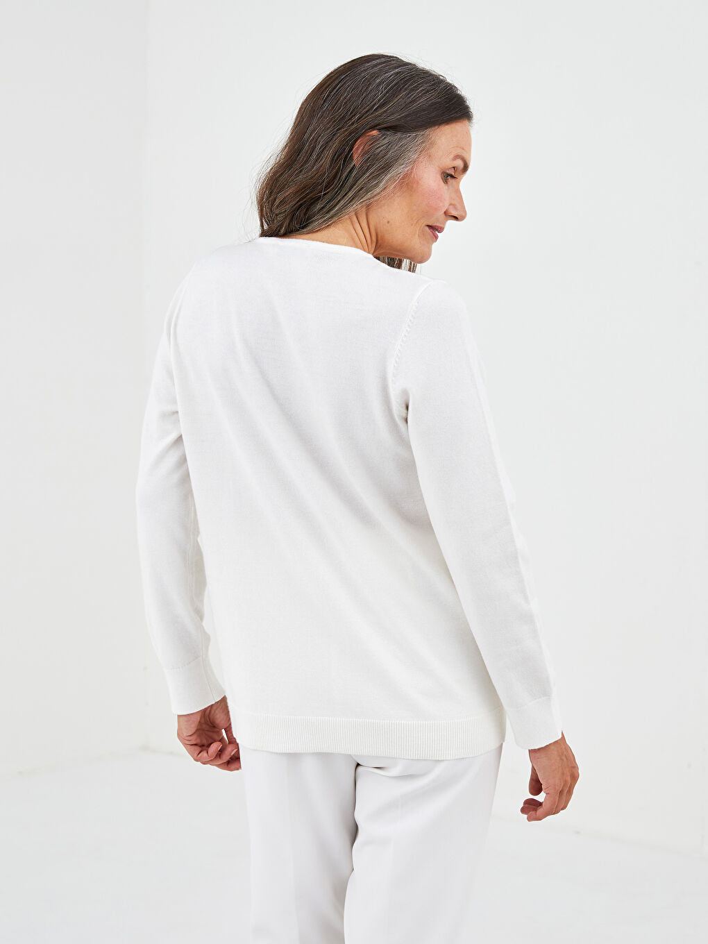 V-ს ფორმის დეკოლტეს მქონე ტრიკოტაჟის სვიტერი ქალებისთვის-4