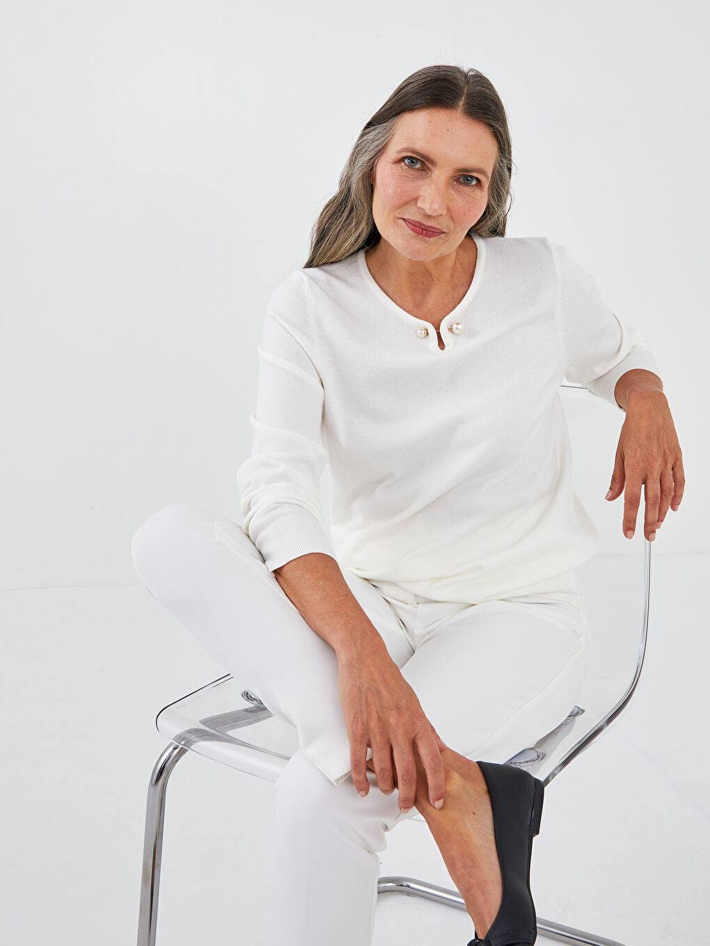 V-ს ფორმის დეკოლტეს მქონე ტრიკოტაჟის სვიტერი ქალებისთვის