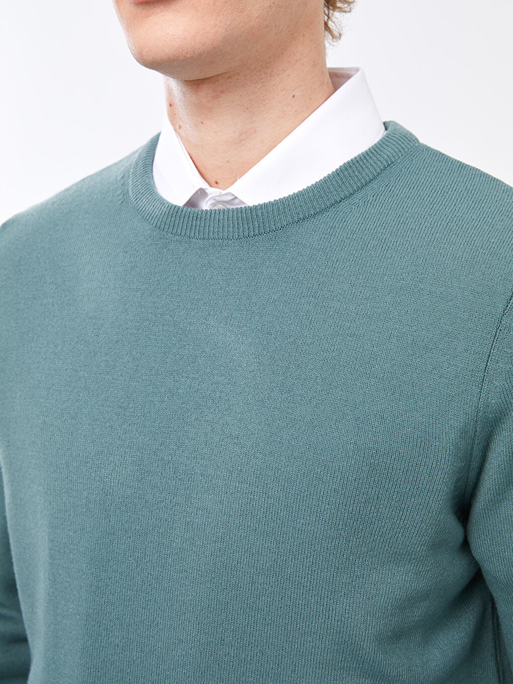 Светр чоловічий трикотажний тонкий з круглим вирізом та довгим рукавом-3