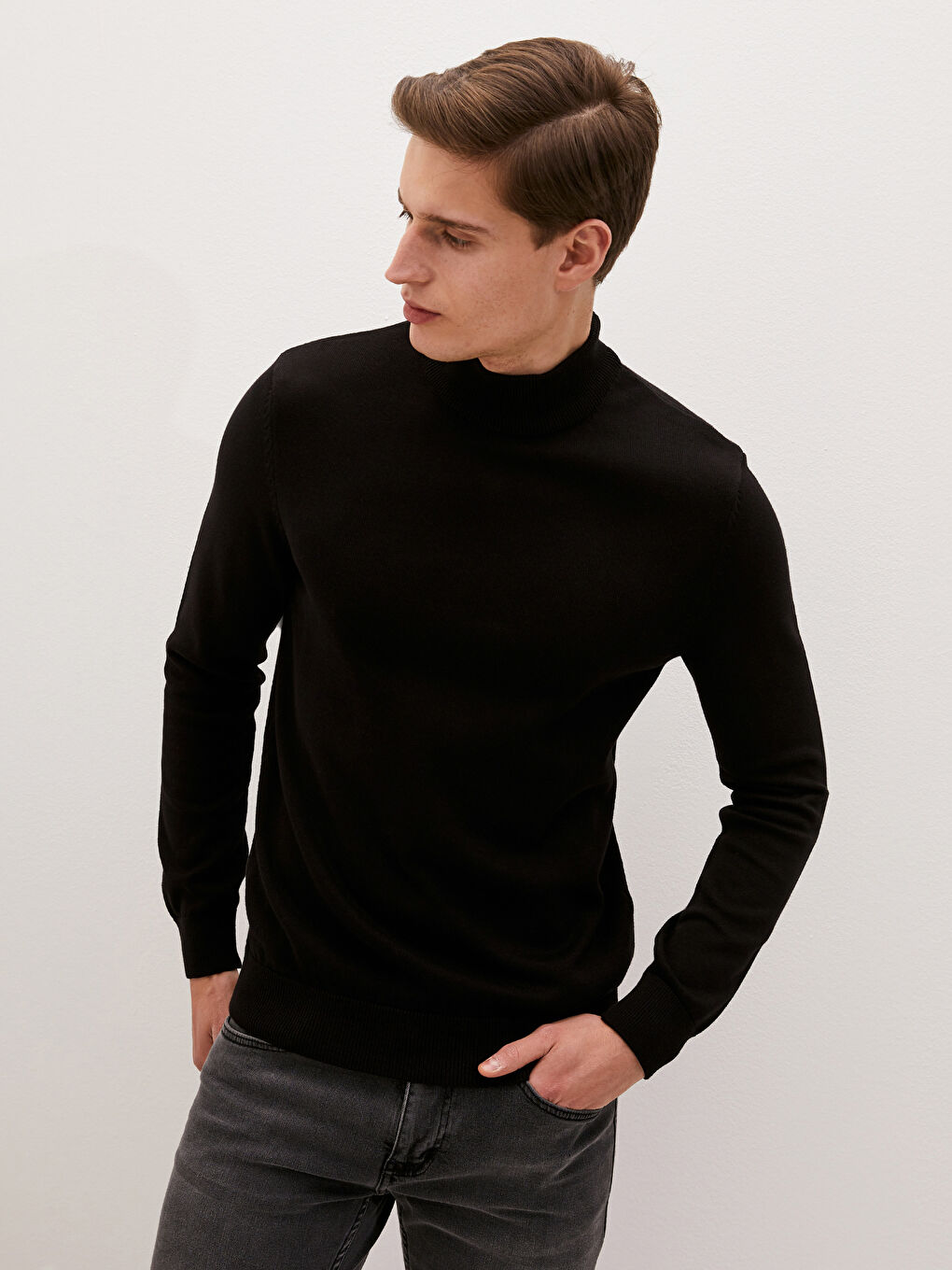 Siyah Yarım Balıkçı Yaka Uzun Kollu Erkek Triko Kazak