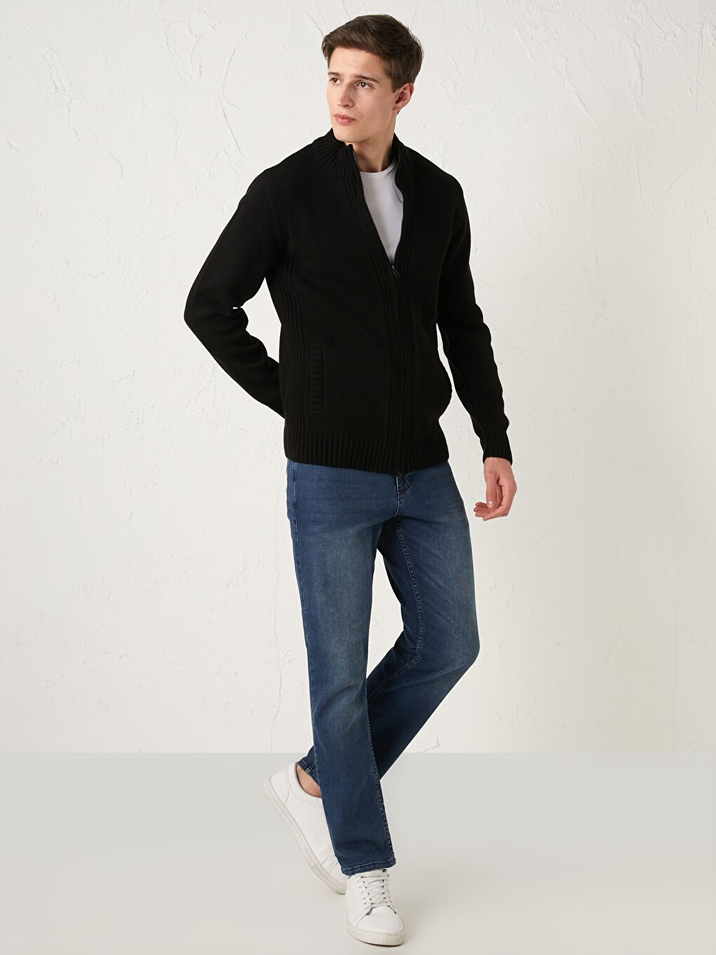 Standard Pattern Vertical Collar Thick Men's Knitwear Cardigan-2