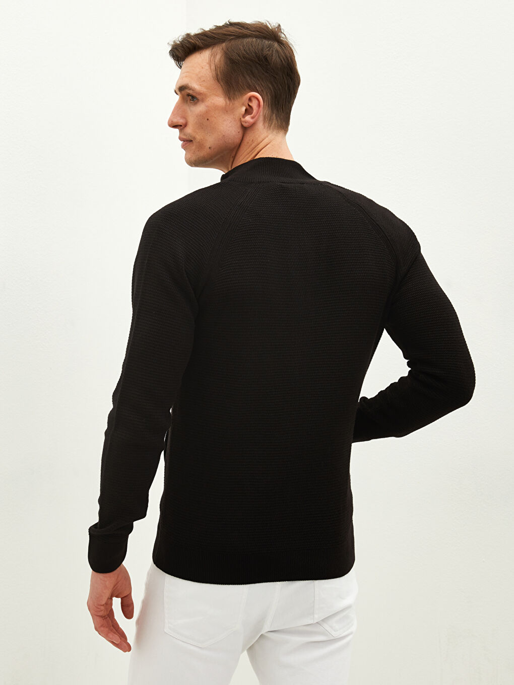 Siyah Standart Kalıp Dik Yaka Uzun Kollu Erkek Triko Hırka-4