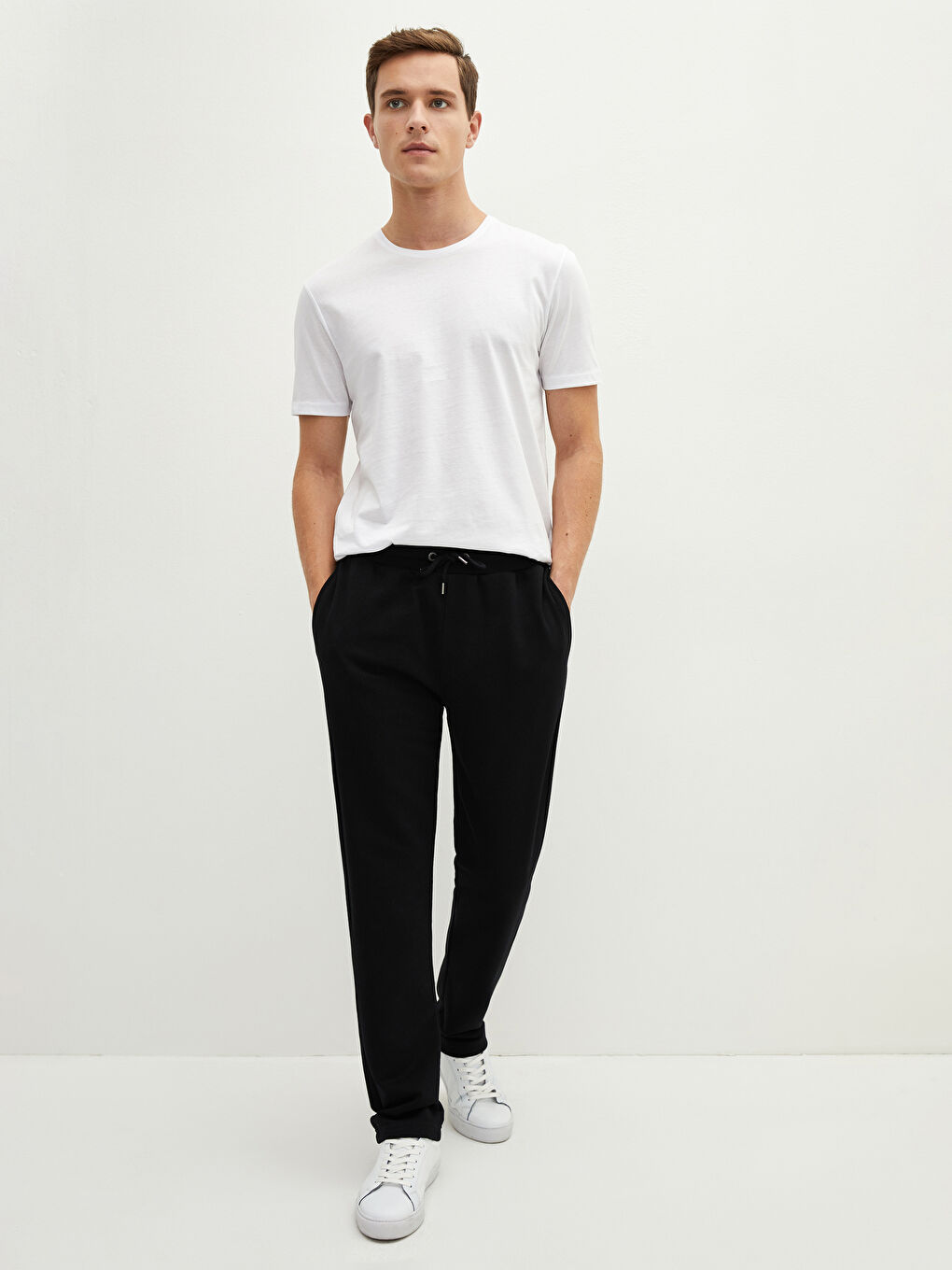 LCWAIKIKI Basic Standard Fit Men's Sweatpants -W11451Z8-CVL