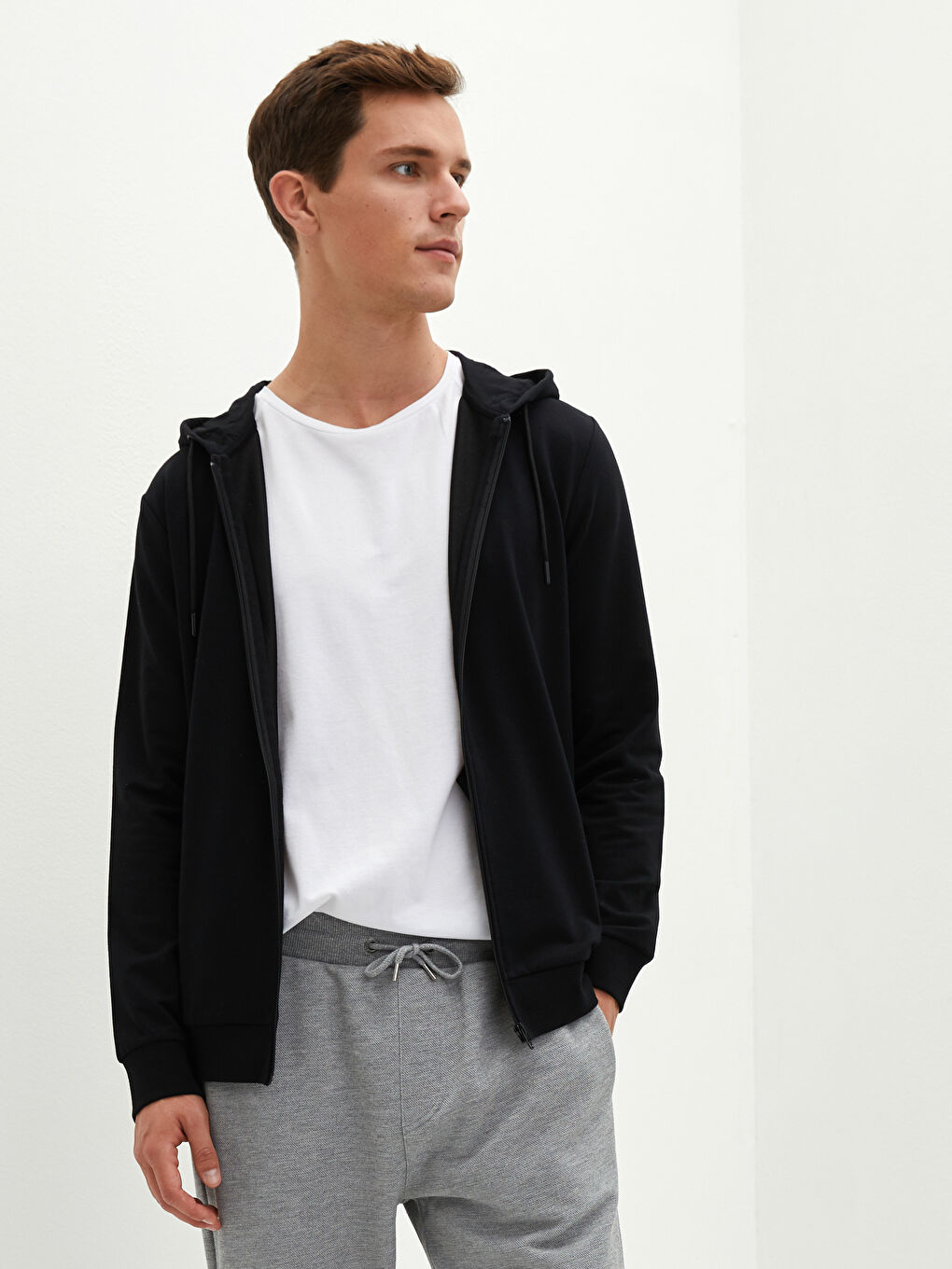 Мужская толстовка на молнии с капюшоном и длинным рукавом