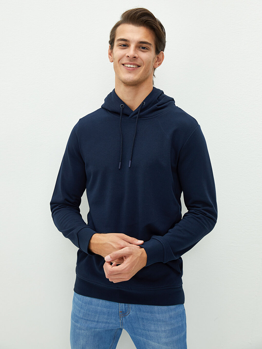 LCWAIKIKI Basic Lacivert Uzun Kollu Basic Erkek Hoodie - 1