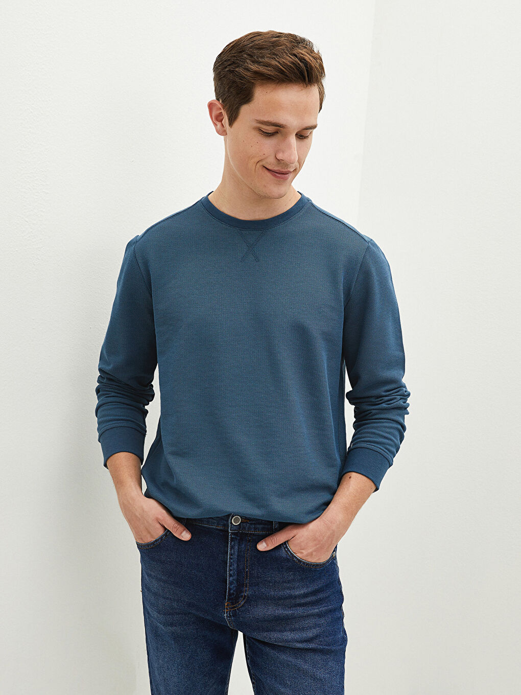 LCWAIKIKI Basic Crew Neck Long Sleeve Men's Sweatshirt -W11479Z8-PJG