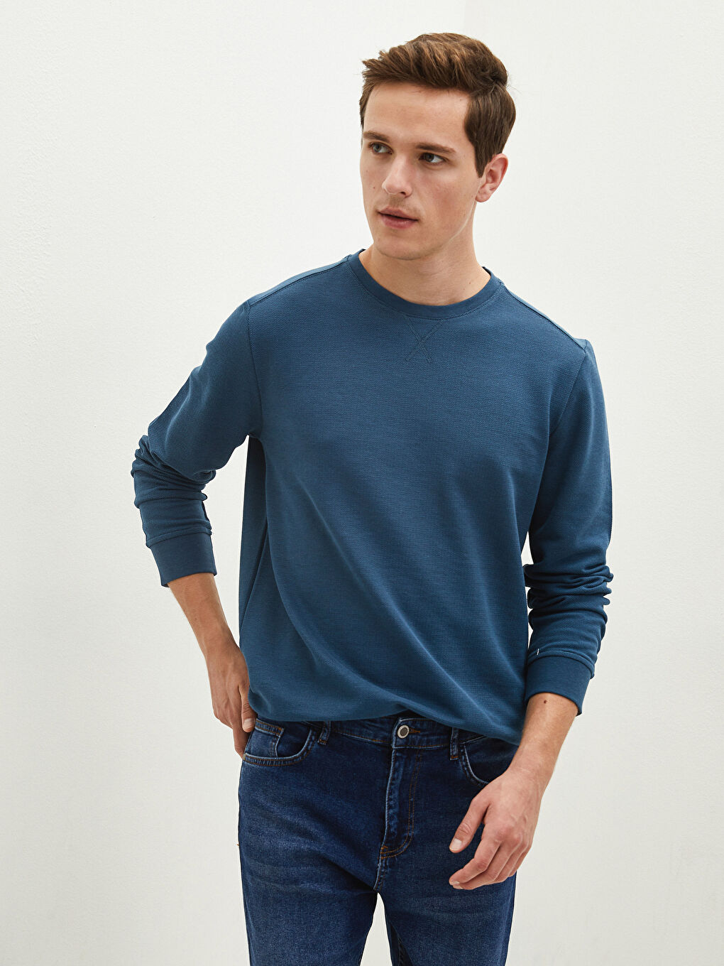 LCWAIKIKI Basic Crew Neck Long Sleeve Men's Sweatshirt -W11479Z8-PJG