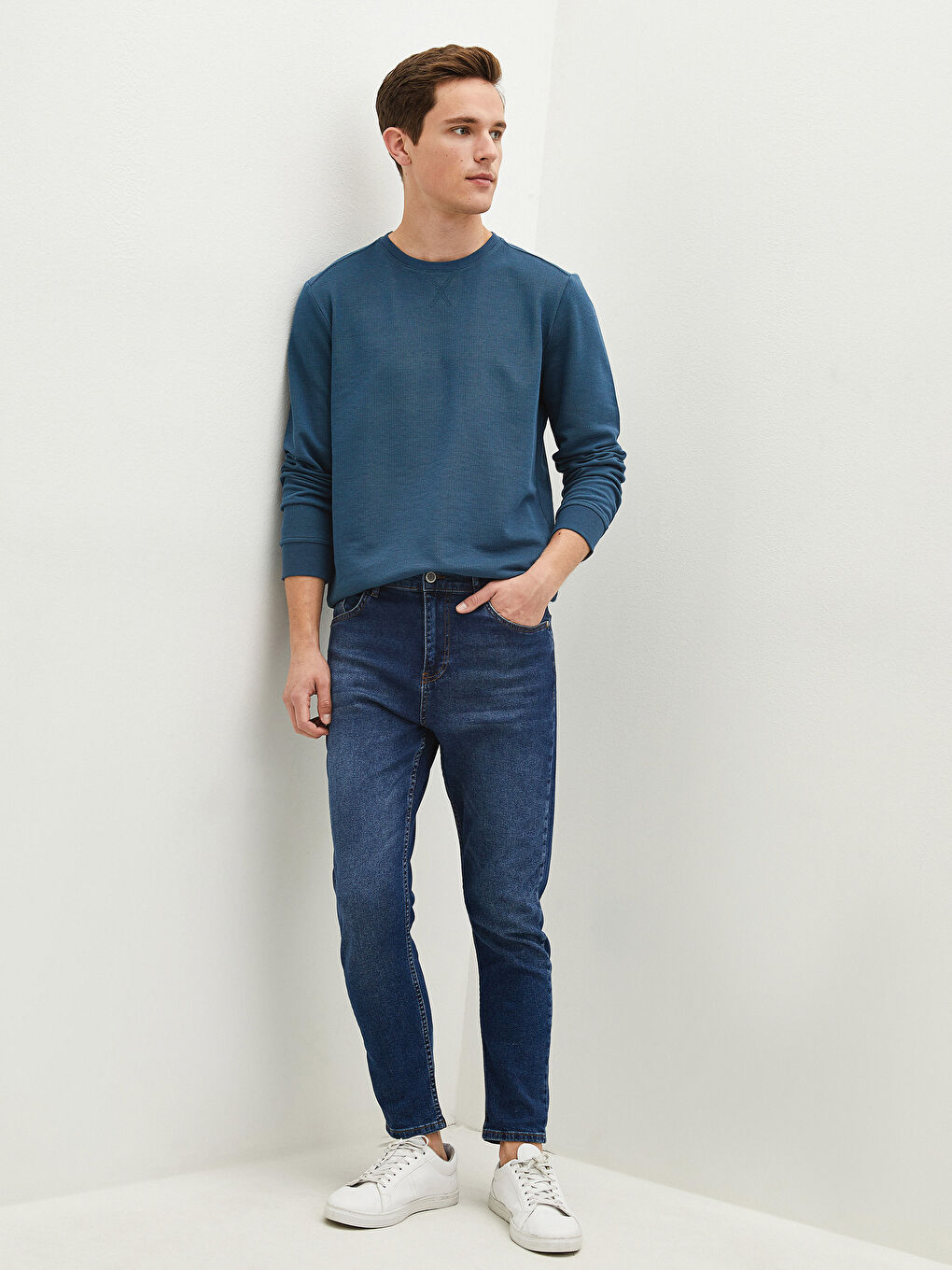 LCWAIKIKI Basic Crew Neck Long Sleeve Men's Sweatshirt -W11479Z8-PJG
