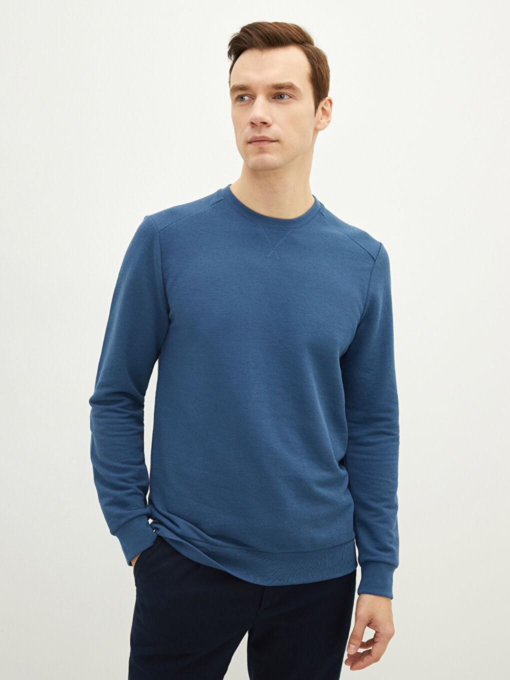 LCWAIKIKI Basic Crew Neck Long Sleeve Men's Sweatshirt -W11479Z8-PJG