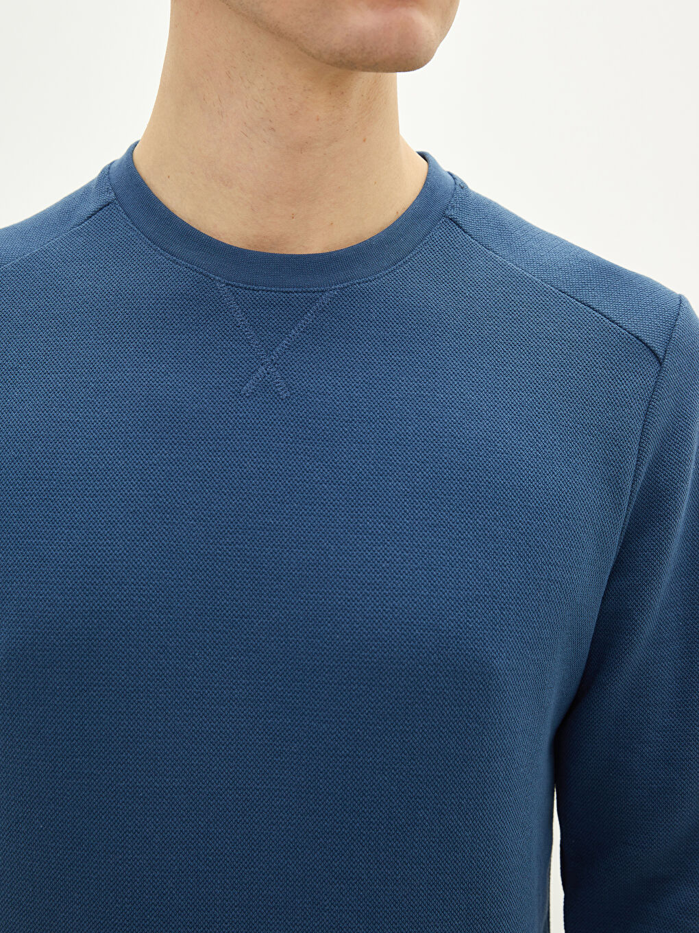 LCWAIKIKI Basic Crew Neck Long Sleeve Men's Sweatshirt -W11479Z8-PJG