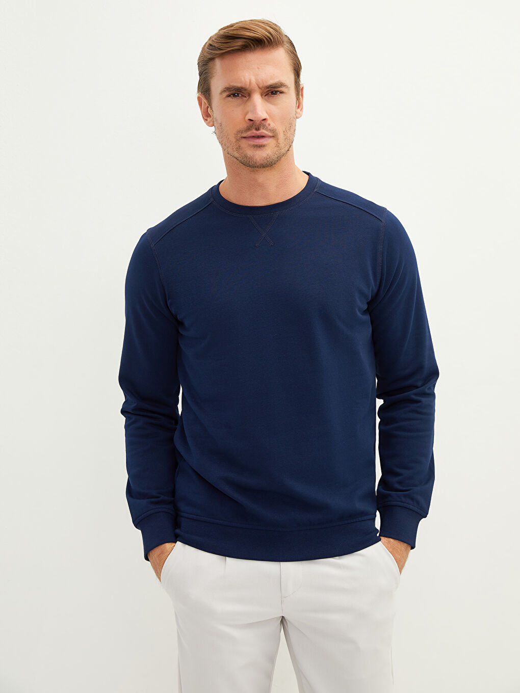 LCWAIKIKI Basic Rundhalsausschnitt Langarm Dickes Herren-Sweatshirt -W11480Z8-DWP