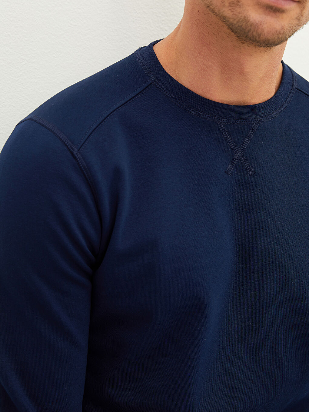 LCWAIKIKI Basic Rundhalsausschnitt Langarm Dickes Herren-Sweatshirt -W11480Z8-DWP