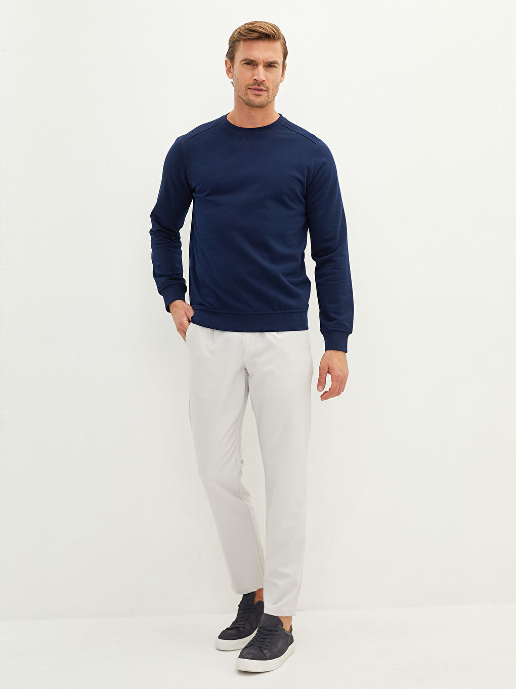 LCWAIKIKI Basic Rundhalsausschnitt Langarm Dickes Herren-Sweatshirt -W11480Z8-DWP