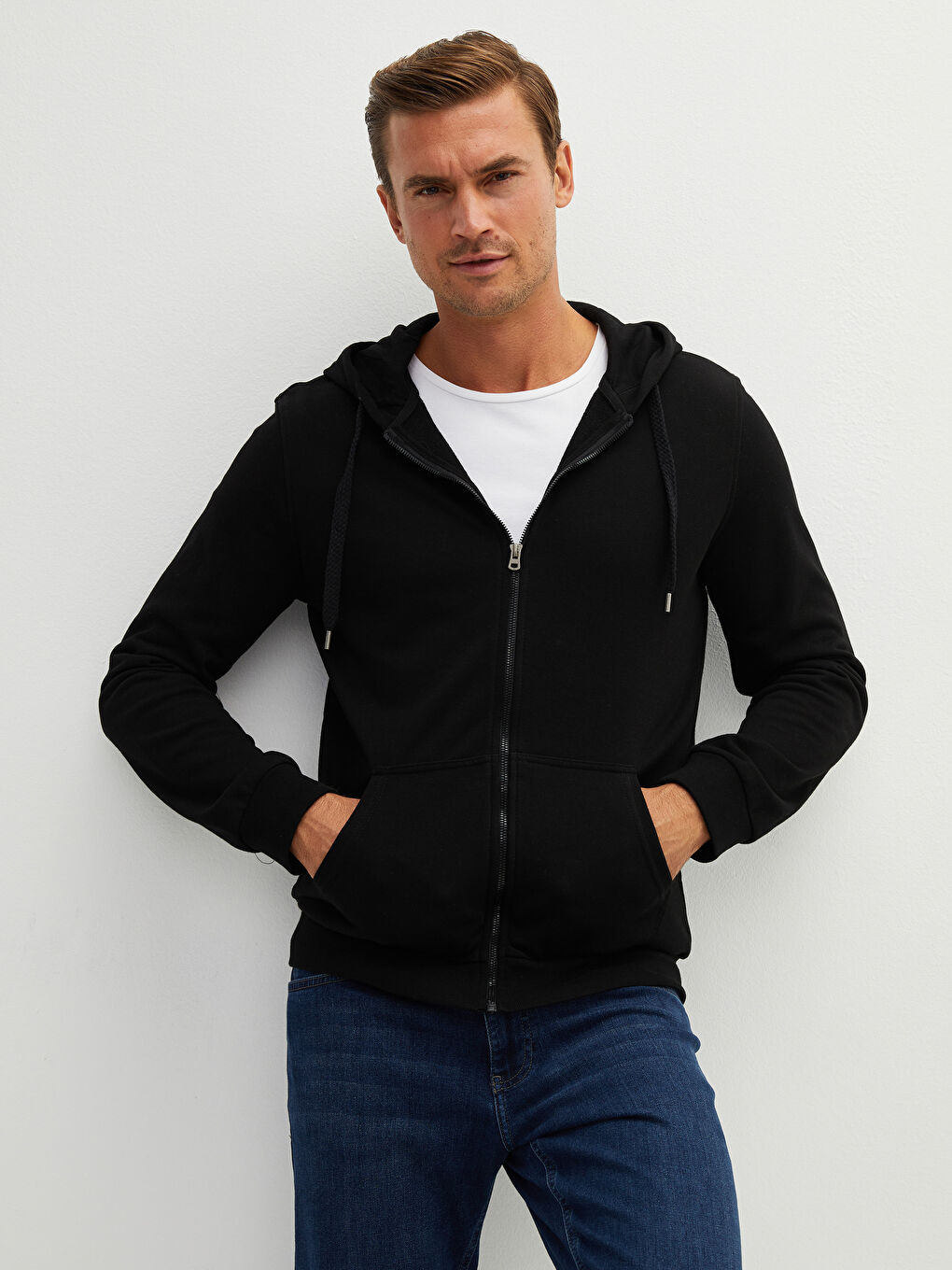 კაპიუშონიანი გრძელმკლავიანი მამაკაცის ელვიანი ზედა-3