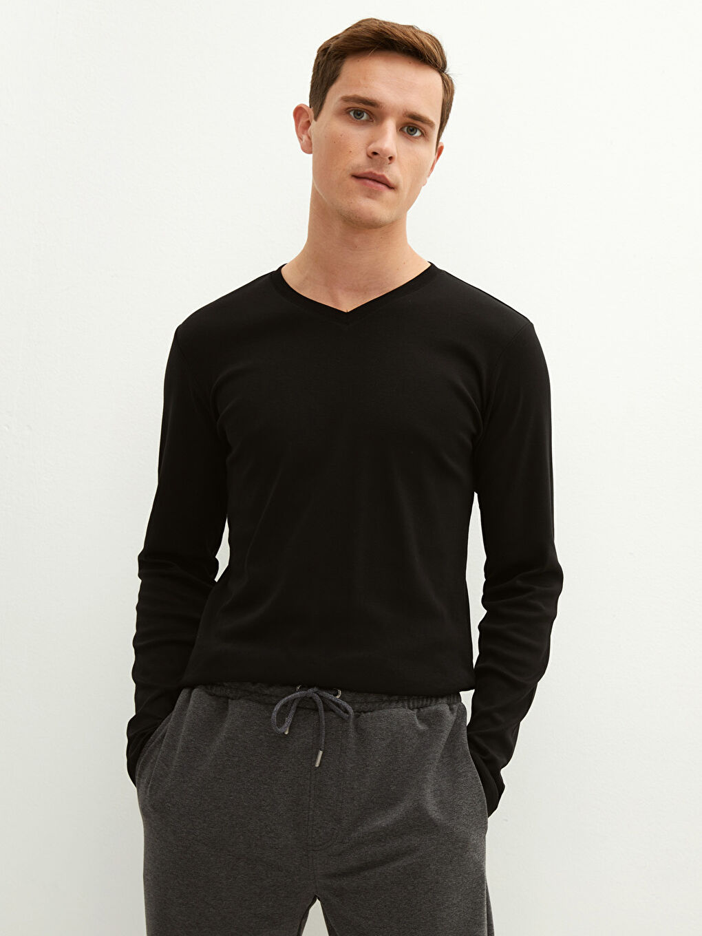 Siyah V Yaka Uzun Kollu Penye Erkek Tişört-3