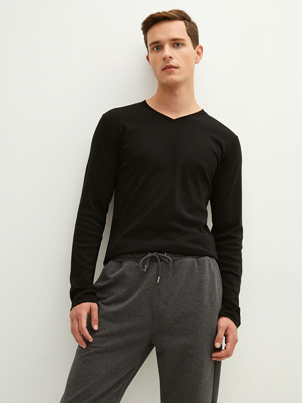 Siyah V Yaka Uzun Kollu Penye Erkek Tişört