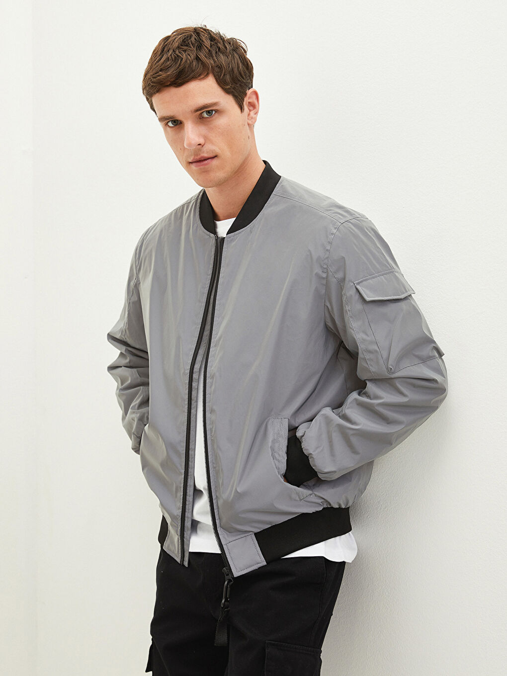 جاكيت بومبر رجالي بقصة عادية وياقة كلية