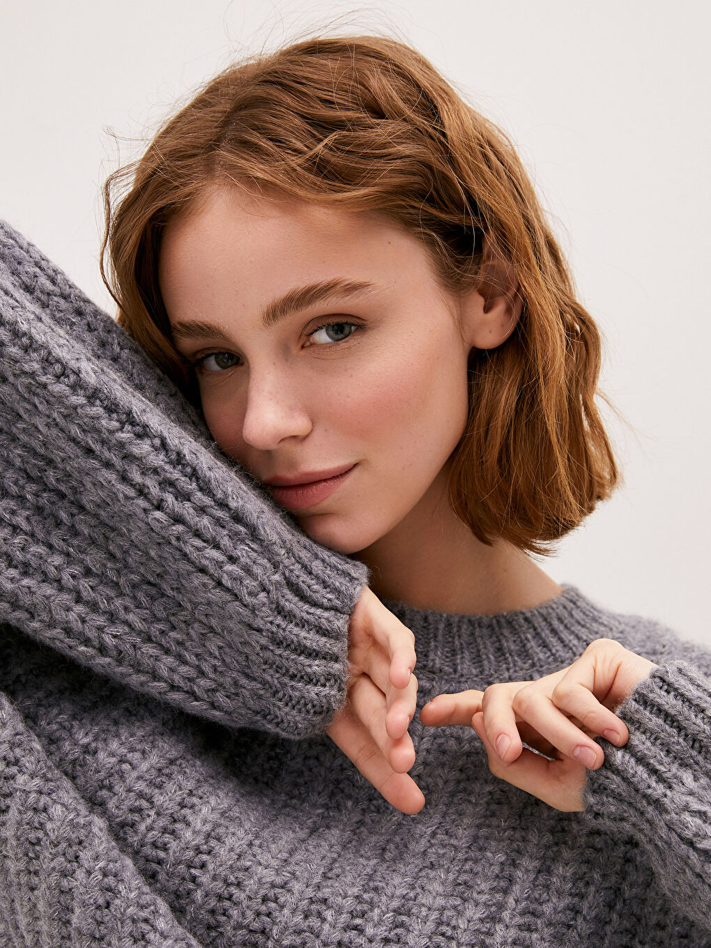 Gri Bisiklet Yaka Kendinden Desenli Uzun Kollu Oversize Kadın Triko Kazak-2