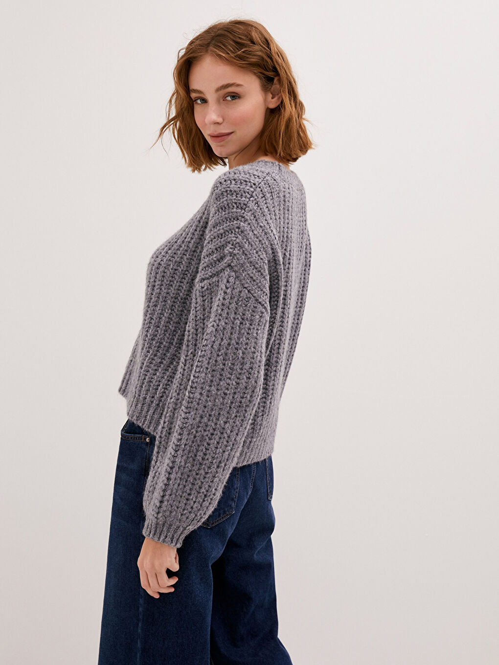 Gri Bisiklet Yaka Kendinden Desenli Uzun Kollu Oversize Kadın Triko Kazak-4