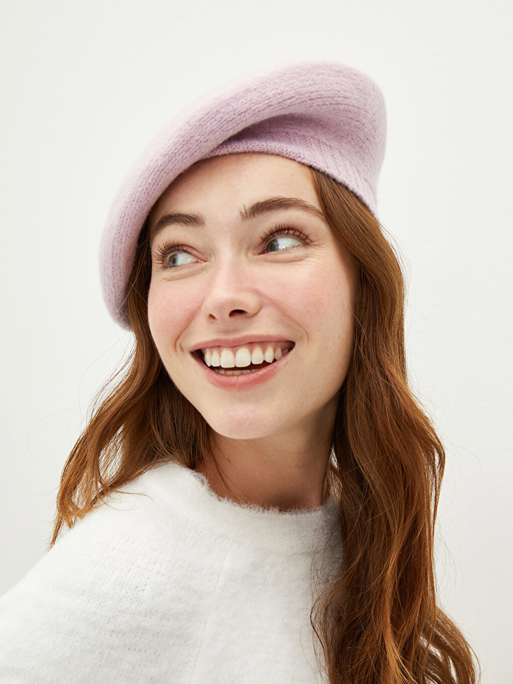 Knitwear Painter Woman Beret