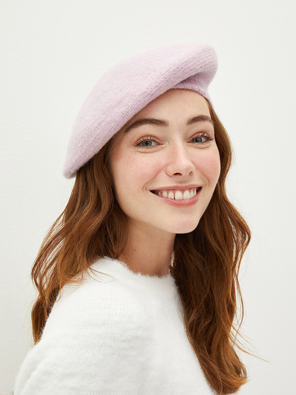 Knitwear Painter Woman Beret-1